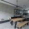 Meja Makan untuk Rumah Gaya Industrial